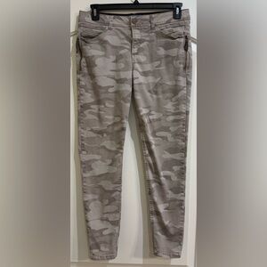 Democracy Gray’s Camouflage Pants